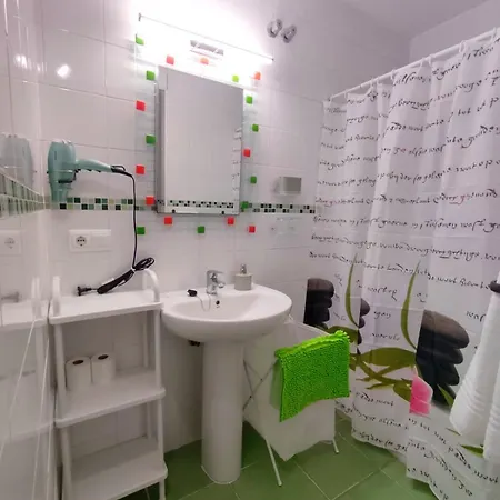 Feriehus Celestina Apartment, Piscinas, Parking Gratis, A 5 Min De Torre Del Mar