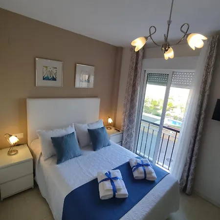 Celestina Apartment, Piscinas, Parking Gratis, A 5 Min De Torre Del Mar Holiday home