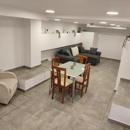 Celestina Apartment, Piscinas, Parking Gratis, A 5 Min De Torre Del Mar *